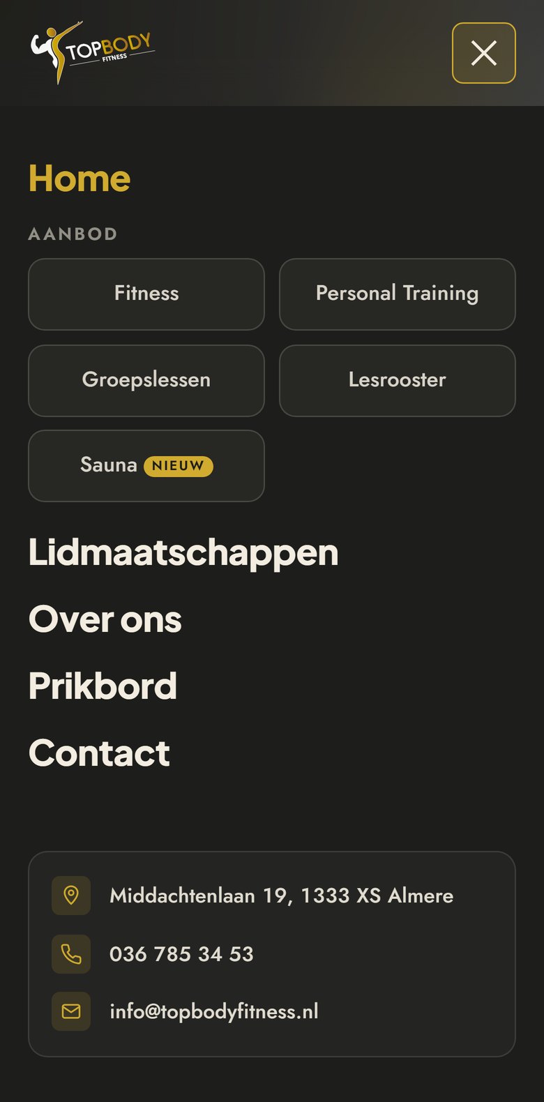 Het menu op de telefoon met het aanbod als knoppen, en onderaan het adres, het telefoonnummer en het mailadres